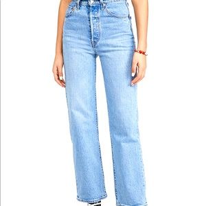 Levi Ribcage Straight sz 27X29